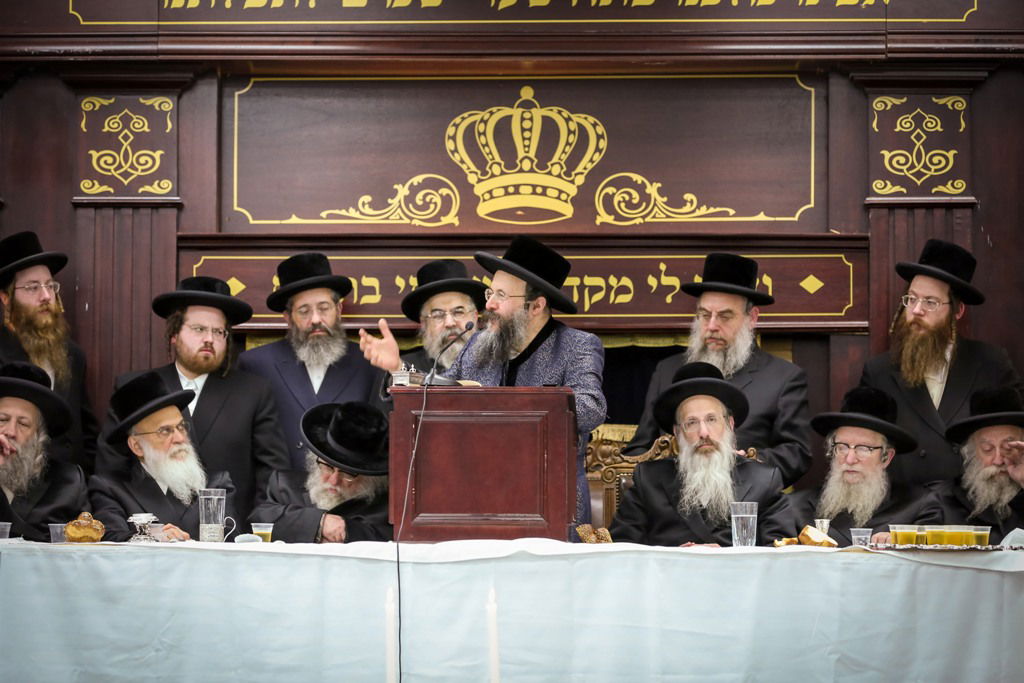 גלריה: טיש ההילולא בבאבוב