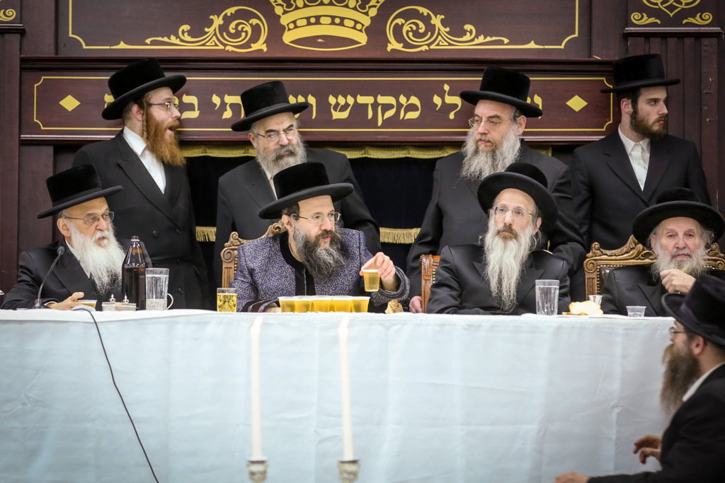 גלריה: טיש ההילולא בבאבוב