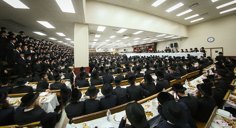 גלריה: טיש ההילולא בבאבוב