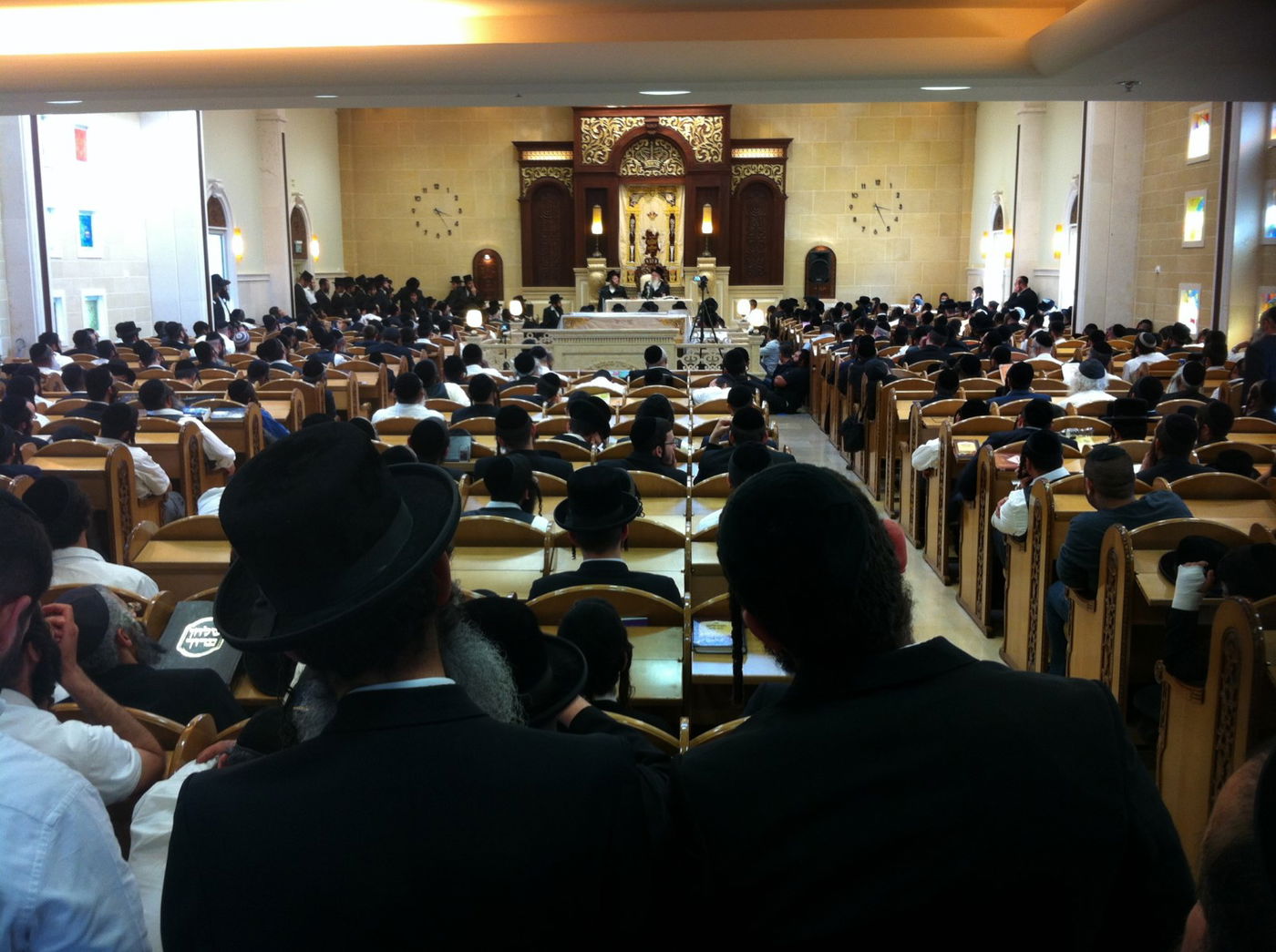 הרב שיק לחסידיו: "אני כבר לא אותו אדם, אני בקושי חי"