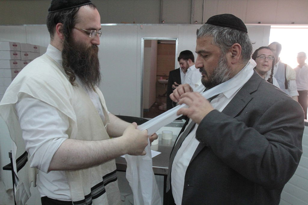 תיעוד: משה אבוטבול אופה מצות