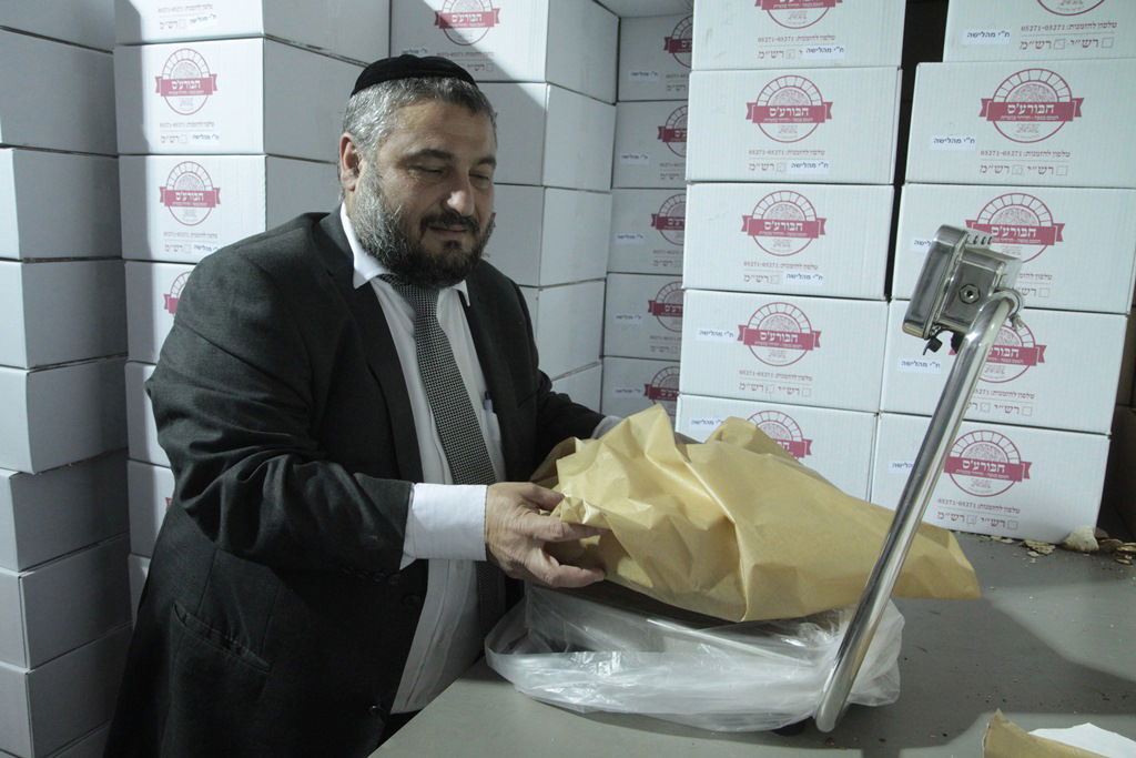 תיעוד: משה אבוטבול אופה מצות