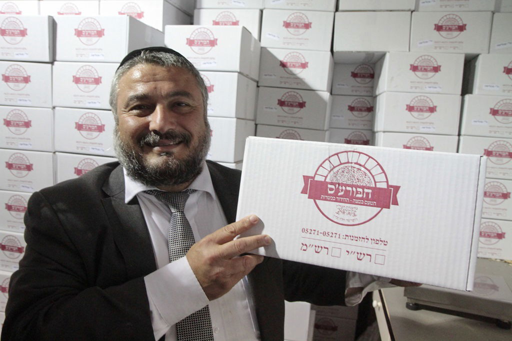 תיעוד: משה אבוטבול אופה מצות