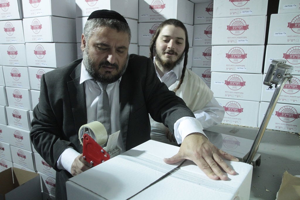 תיעוד: משה אבוטבול אופה מצות