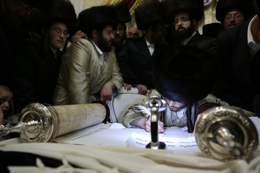 הכנסת ספר תורה לשטיבלאך מאה שערים • תיעוד מיוחד