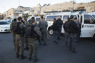 חשד לפיגוע בירושלים: חייל צה"ל נדקר ונפצע באורח קל