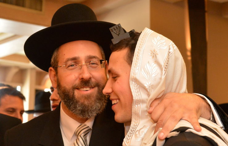 הרב דוד לאו עם בנו ידידיה