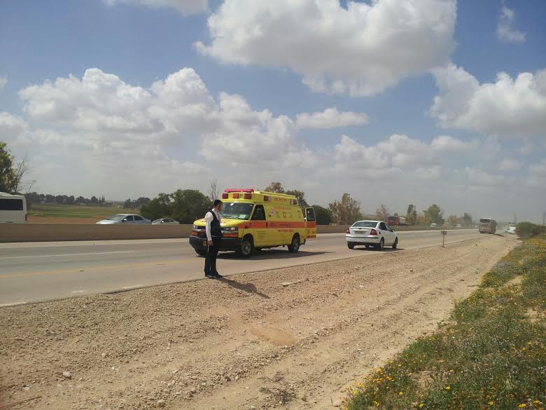 12 פצועים בהתנגשות משאית ואוטובוס סמוך לתפרח