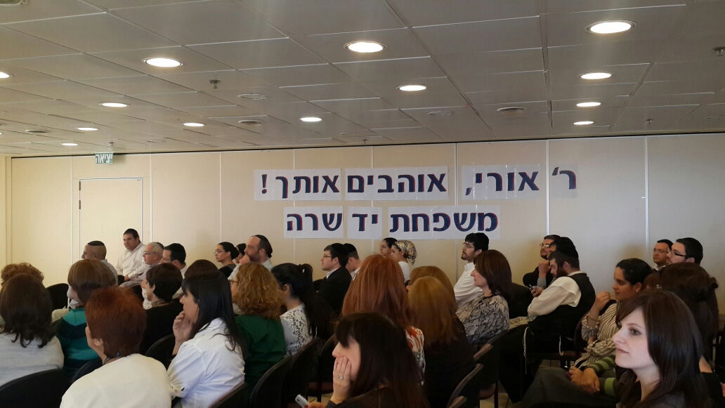 לאחר ההרשעה: אורי לופוליאנסקי התקבל בשירה וריקודים ב"יד שרה" • תיעוד