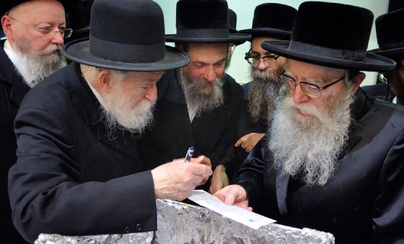 האדמו"ר בדינר אמש