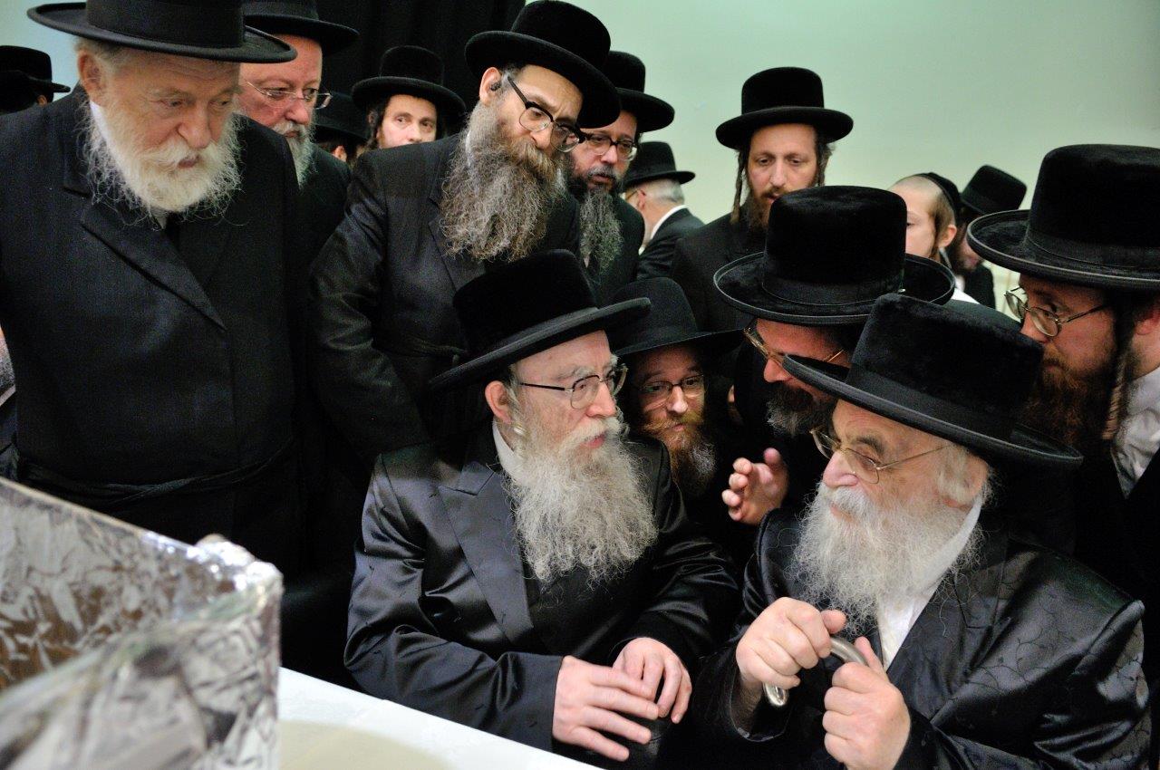 צפו: מיליארדרים ואדמו"רים חגגו יחד