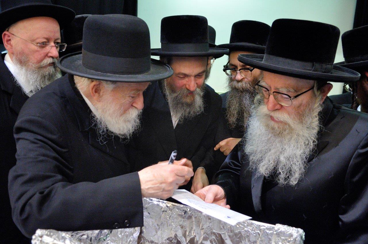 צפו: מיליארדרים ואדמו"רים חגגו יחד