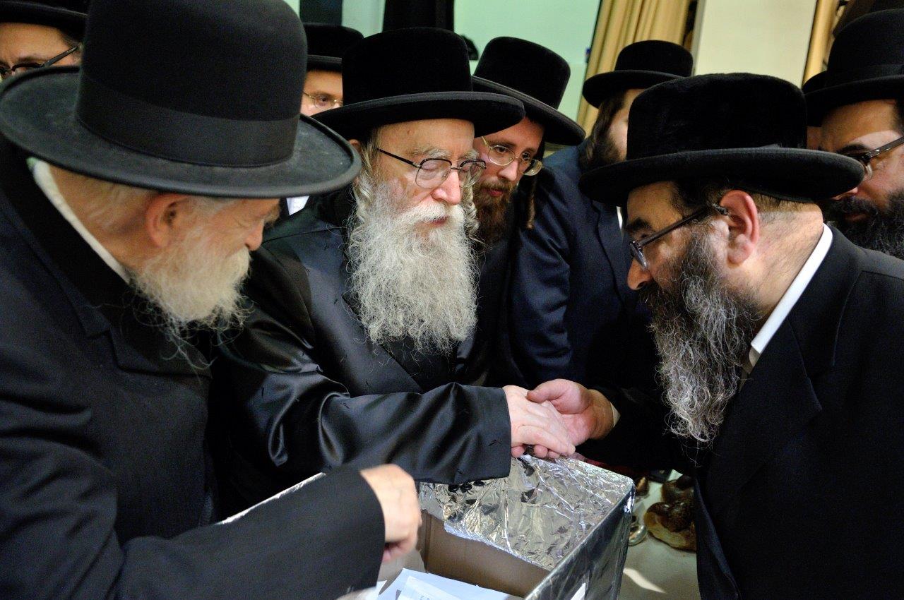 צפו: מיליארדרים ואדמו"רים חגגו יחד