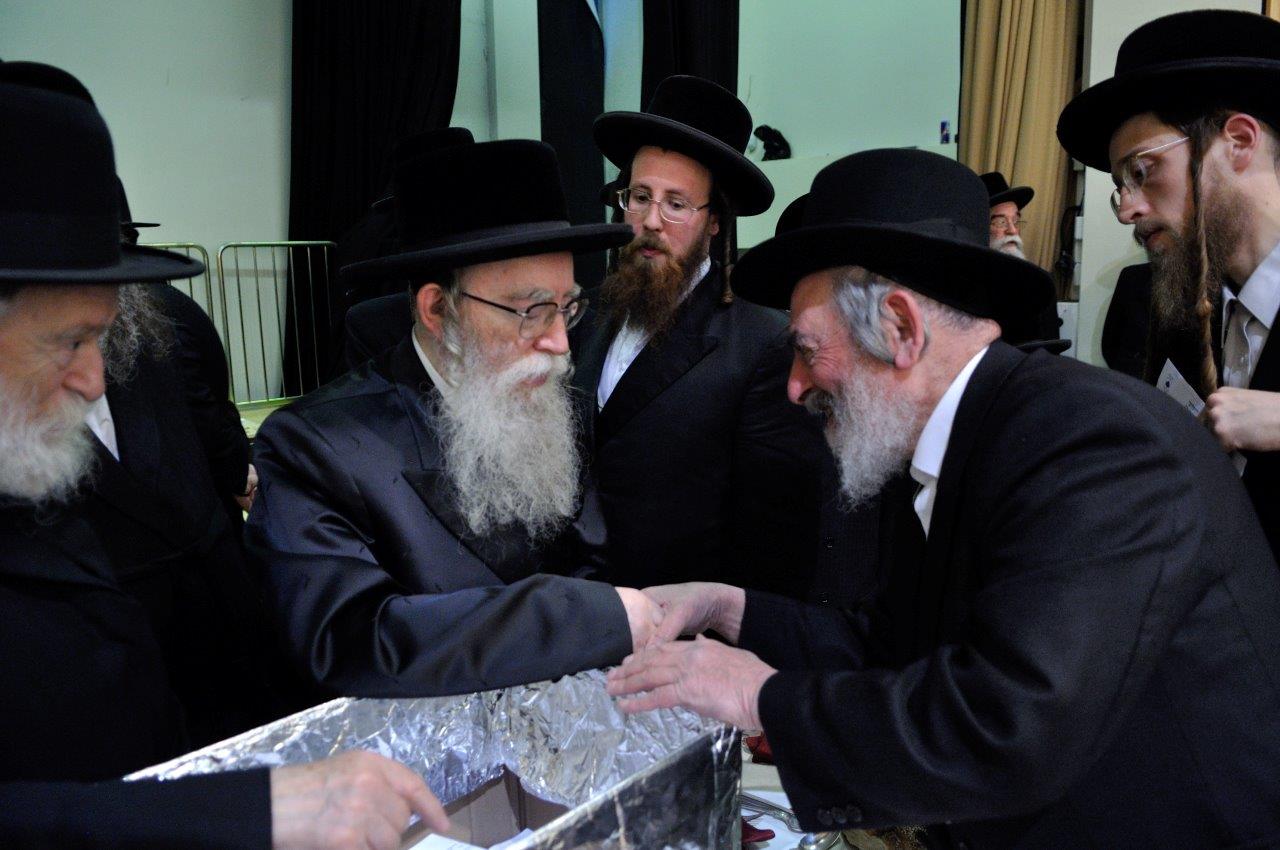 צפו: מיליארדרים ואדמו"רים חגגו יחד