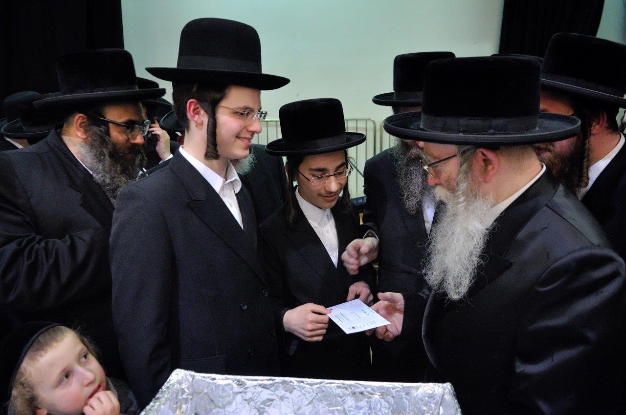 צפו: מיליארדרים ואדמו"רים חגגו יחד