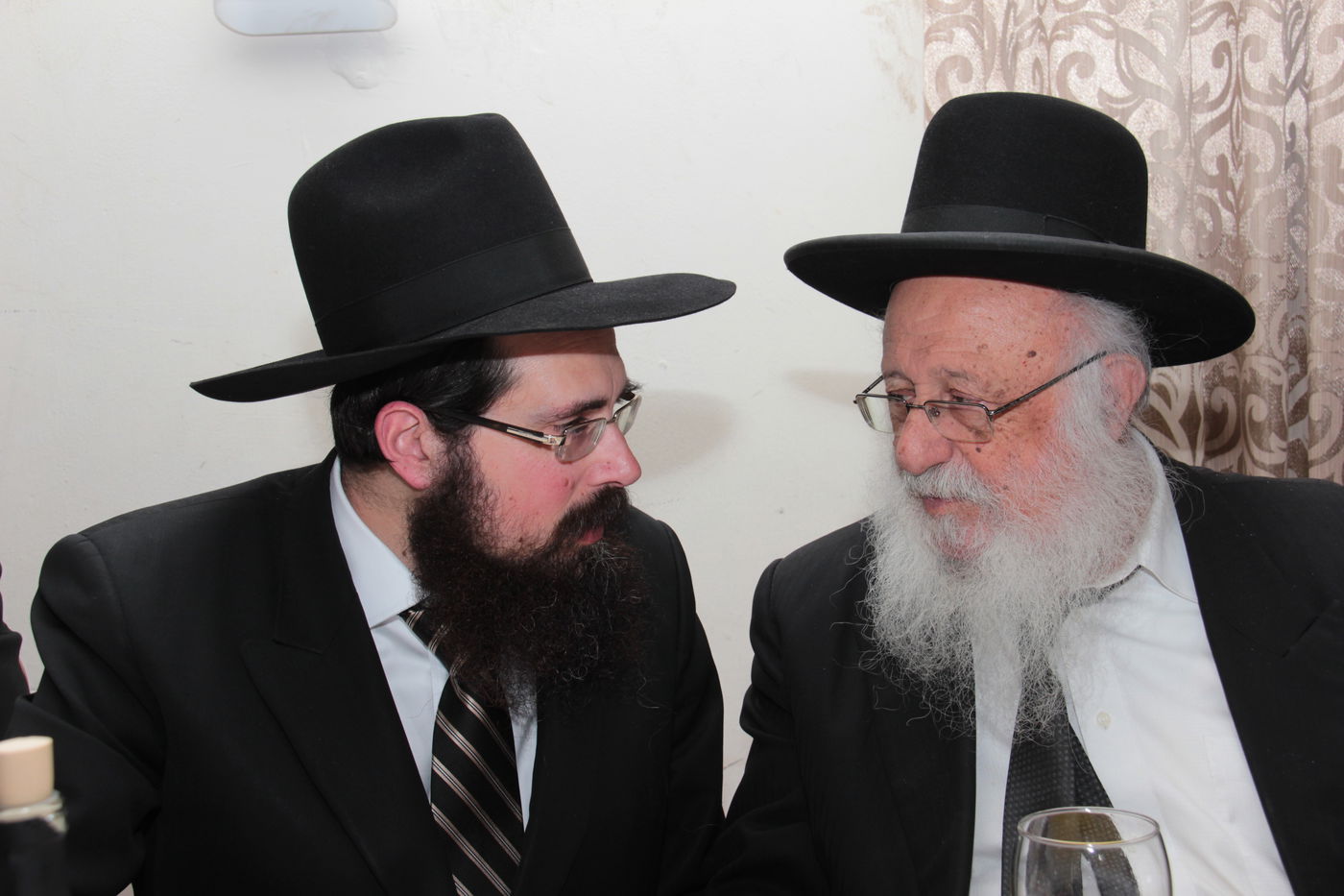 גלריה: ראש ישיבת מיר חיתן, אלפים השתתפו