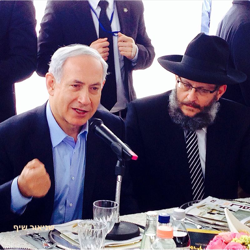 חב"ד מחבקת את נתניהו - אדריכל הסנקציות הפליליות