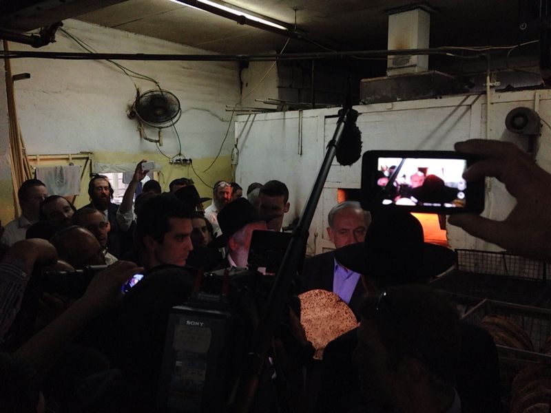 חב"ד מחבקת את נתניהו - אדריכל הסנקציות הפליליות