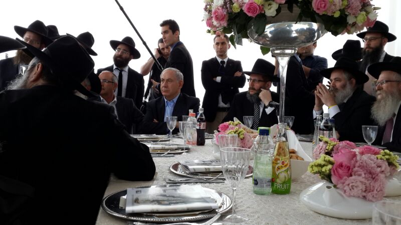 חב"ד מחבקת את נתניהו - אדריכל הסנקציות הפליליות