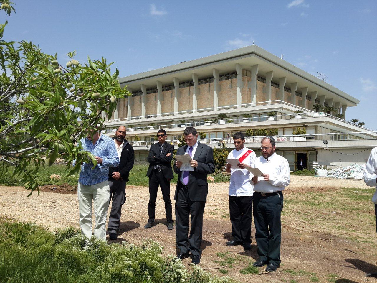 יו"ר הכנסת יולי אדלשטיין בירך "ברכת האילנות"