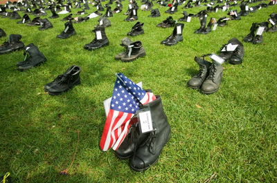 מגפי חיילים אמריקנים שנהרגו בקרבות בעיראק