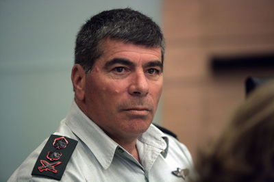 נייעס: הרמטכ"ל לשעבר גבי אשכנזי מתגורר בדירתו של הגראי"ל שטיינמן