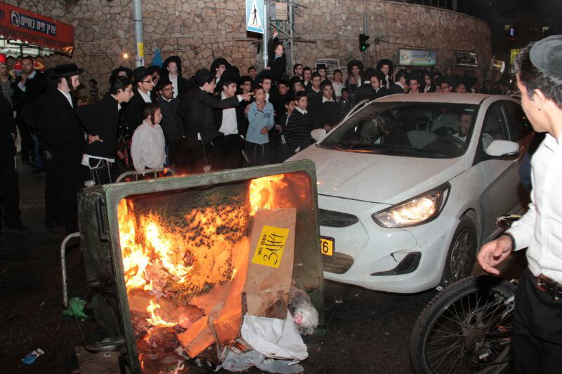 סאגת קבר הרב עובדיה יוסף: עשרות חרדים הפגינו, שלושה נעצרו