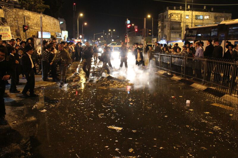 סאגת קבר הרב עובדיה יוסף: עשרות חרדים הפגינו, שלושה נעצרו