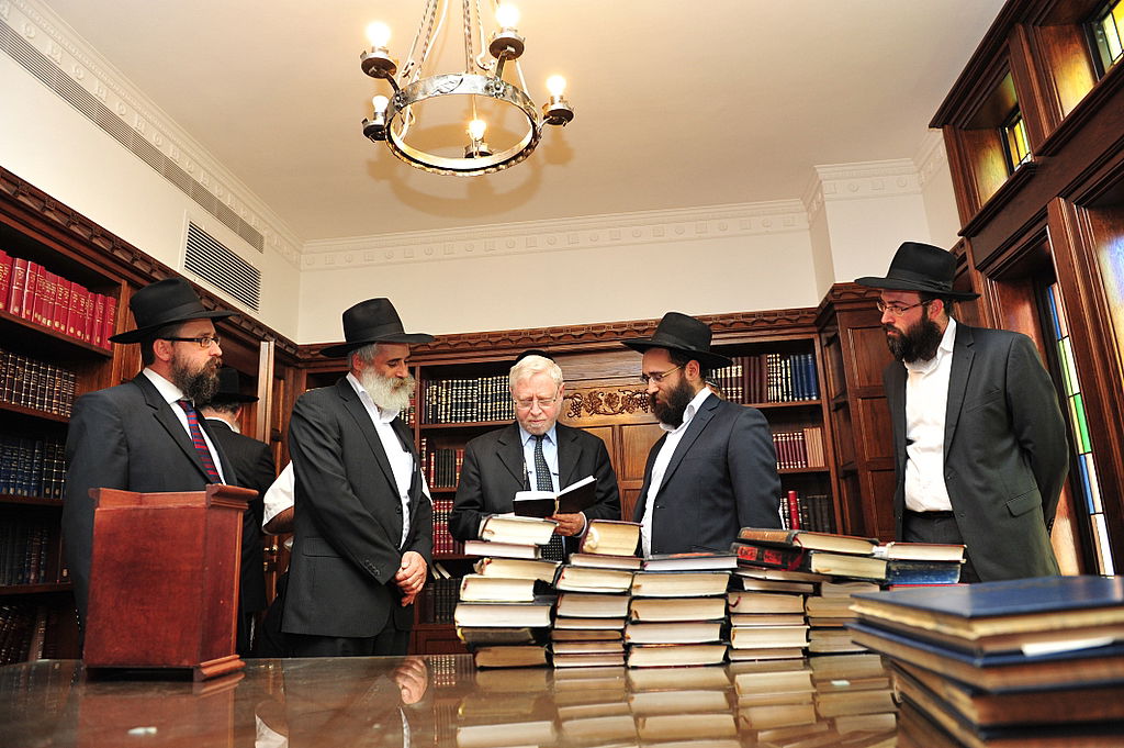 אחרי נתניהו; מבקר המדינה הגיע לבקר בפר חב"ד