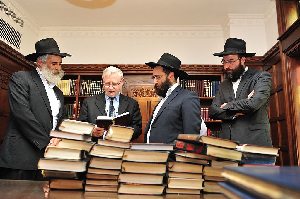 אחרי נתניהו; מבקר המדינה הגיע לבקר בפר חב"ד