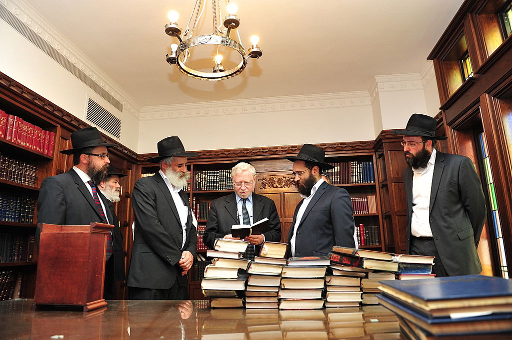 אחרי נתניהו; מבקר המדינה הגיע לבקר בפר חב"ד