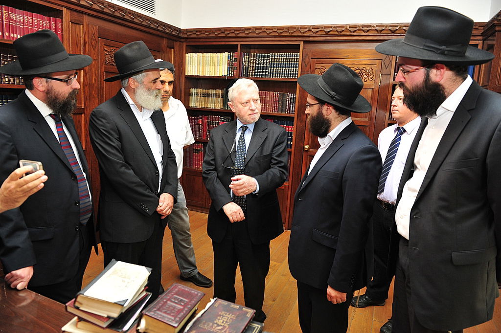 אחרי נתניהו; מבקר המדינה הגיע לבקר בפר חב"ד