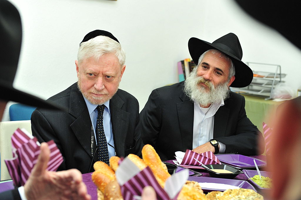 אחרי נתניהו; מבקר המדינה הגיע לבקר בפר חב"ד