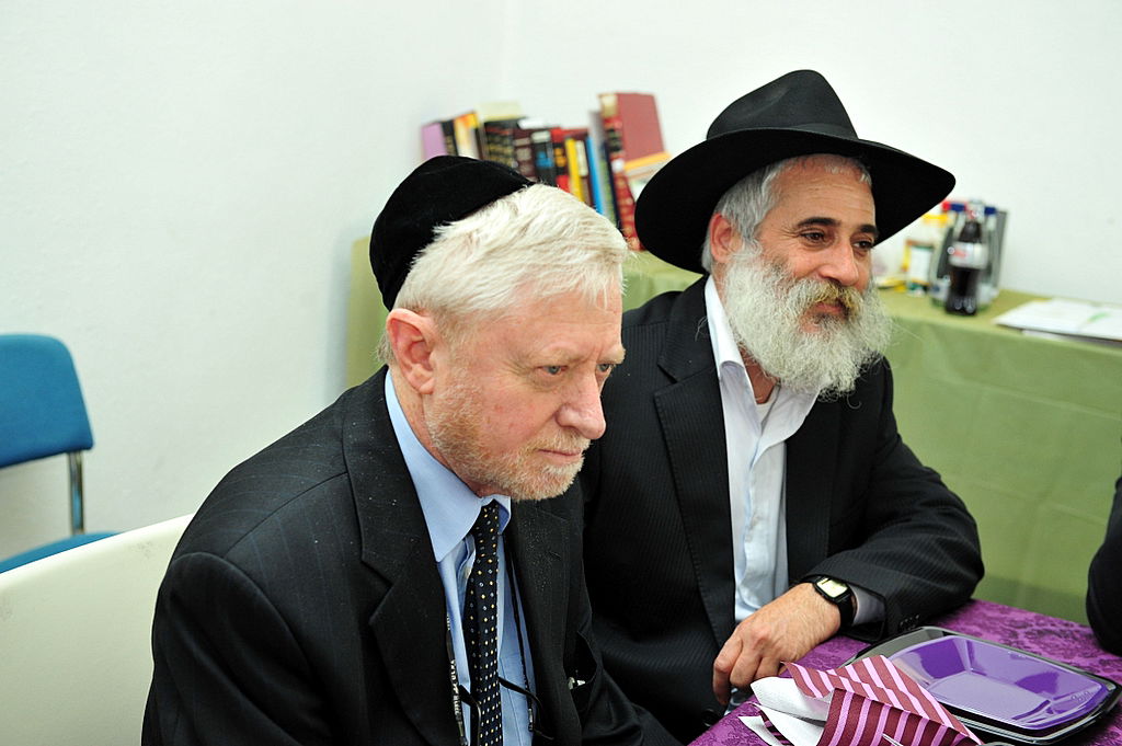 אחרי נתניהו; מבקר המדינה הגיע לבקר בפר חב"ד