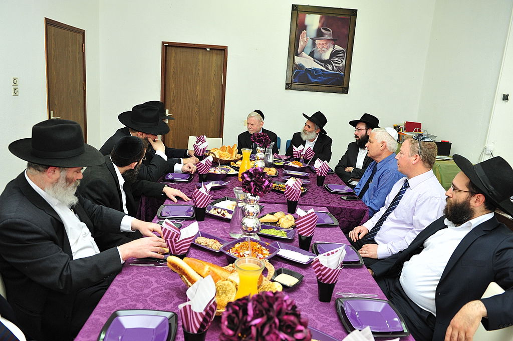 אחרי נתניהו; מבקר המדינה הגיע לבקר בפר חב"ד