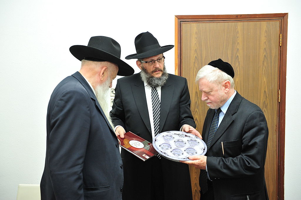 אחרי נתניהו; מבקר המדינה הגיע לבקר בפר חב"ד