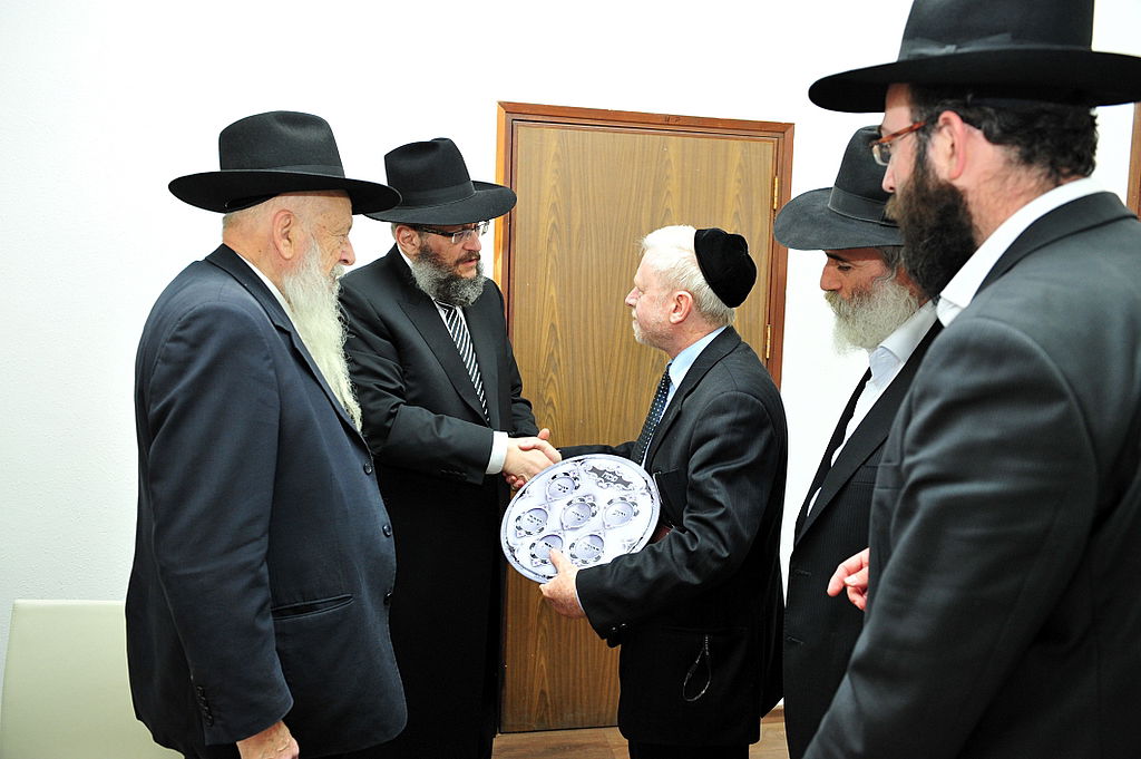 אחרי נתניהו; מבקר המדינה הגיע לבקר בפר חב"ד