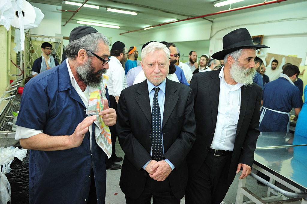 אחרי נתניהו; מבקר המדינה הגיע לבקר בפר חב"ד