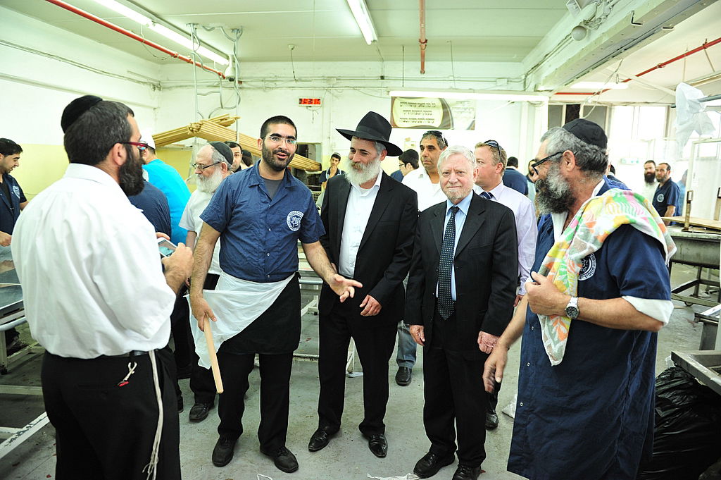 אחרי נתניהו; מבקר המדינה הגיע לבקר בפר חב"ד