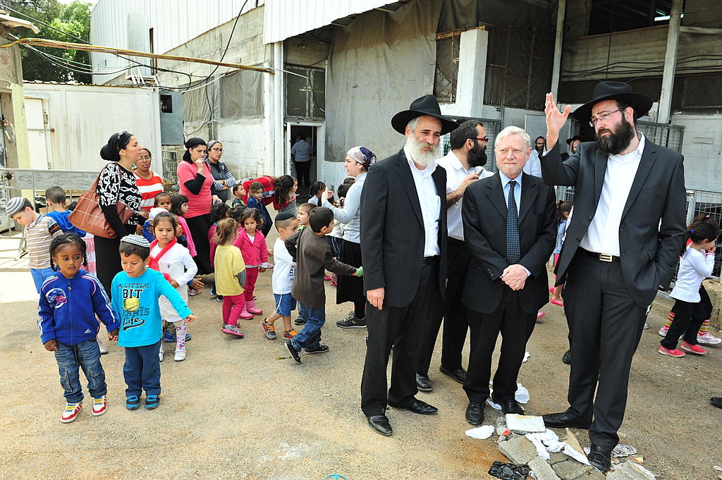 אחרי נתניהו; מבקר המדינה הגיע לבקר בפר חב"ד