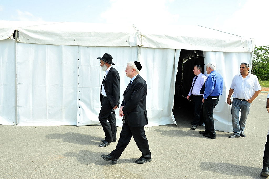 אחרי נתניהו; מבקר המדינה הגיע לבקר בפר חב"ד