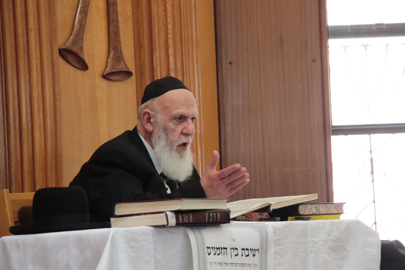 צפו: הרב שלום כהן בישיבת 'בין הזמנים'