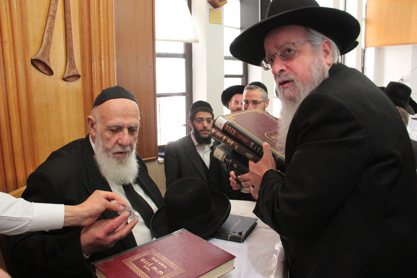 צפו: הרב שלום כהן בישיבת 'בין הזמנים'