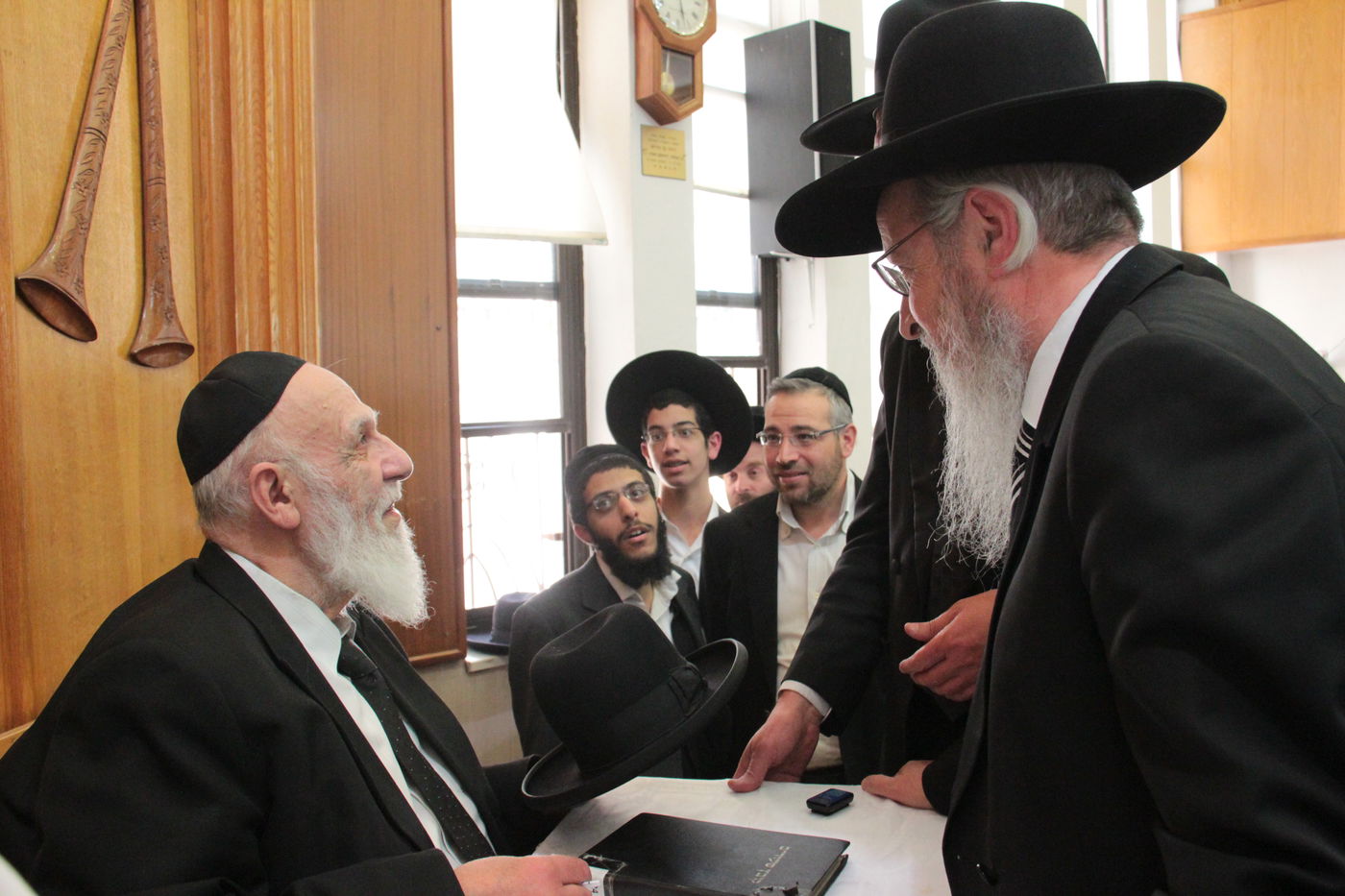 צפו: הרב שלום כהן בישיבת 'בין הזמנים'