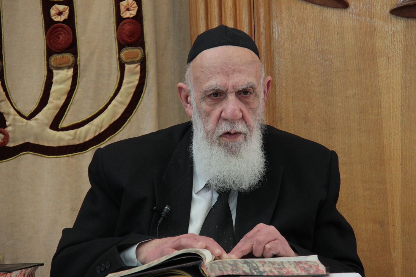 צפו: הרב שלום כהן בישיבת 'בין הזמנים'