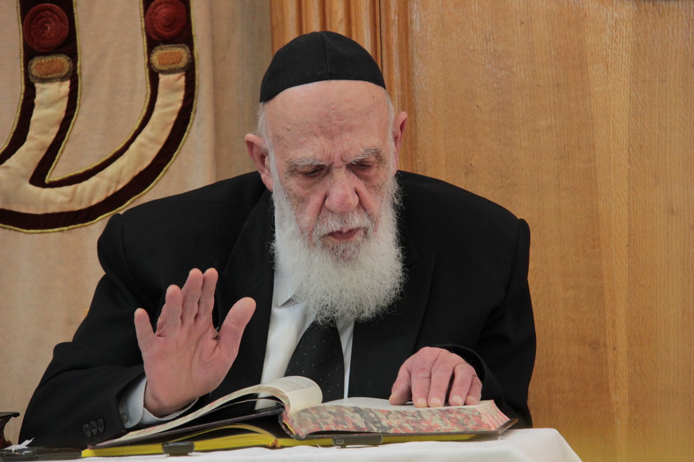 צפו: הרב שלום כהן בישיבת 'בין הזמנים'