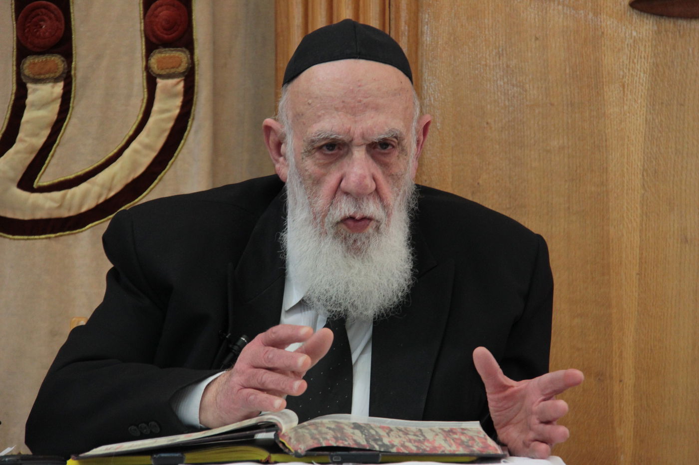 צפו: הרב שלום כהן בישיבת 'בין הזמנים'