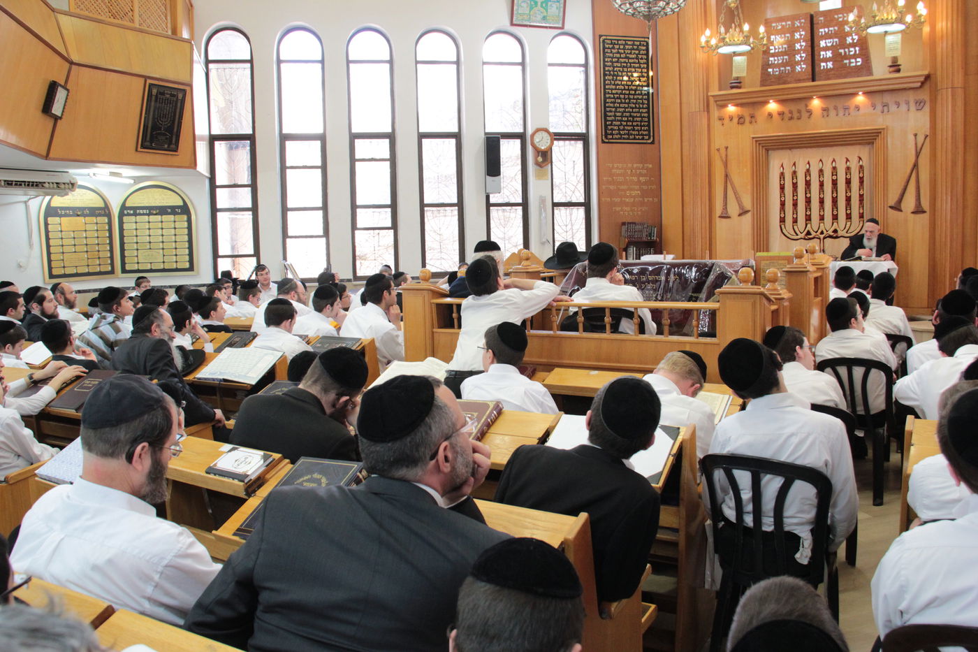 צפו: הרב שלום כהן בישיבת 'בין הזמנים'