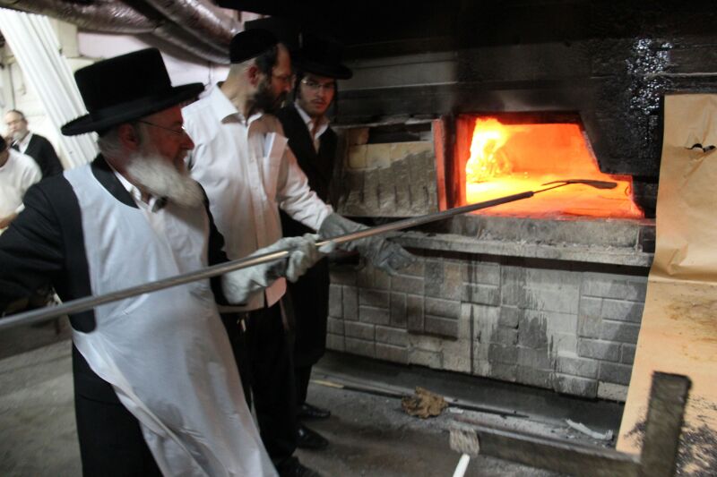 גאב"ד דרכי תורה באפיית מצות