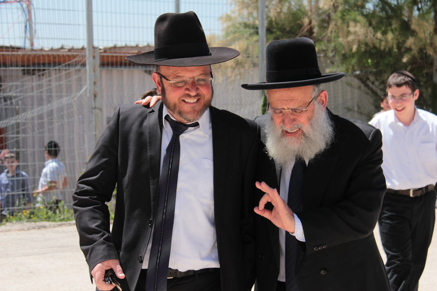 הגאון הרב ראובן אלבז הפתיע את נכדו ב'חיידר' והתרגש